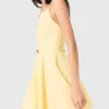 Vestido com alças e saia em leque