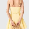 Vestido com alças e saia em leque