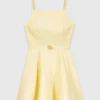 Vestido com alças e saia em leque