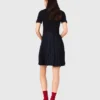 Vestido com gola polo plissada