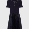 Vestido com gola polo plissada