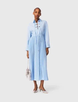 Vestido comprido plissado com ilhós