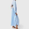 Vestido comprido plissado com ilhós