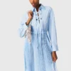 Vestido comprido plissado com ilhós