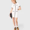 Vestido curto com acabamentos contrastantes