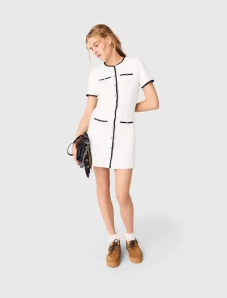 Vestido curto com acabamentos contrastantes
