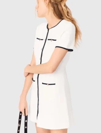 Vestido curto com acabamentos contrastantes