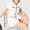 Vestido curto com acabamentos contrastantes