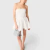 Vestido curto com corpete bordado Vestido curto com corpete bordado