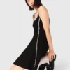 Vestido curto com detalhes de pesponto