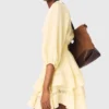 Vestido curto com folhos
