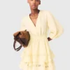 Vestido curto com folhos