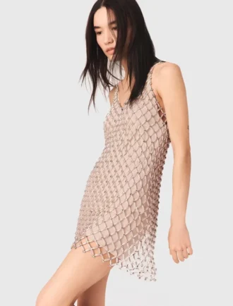 Vestido curto com forro e bordado de contas
