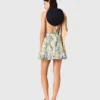 Vestido curto com padrão e sem costas