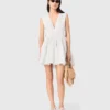 Vestido curto com saia em leque e costas abertas