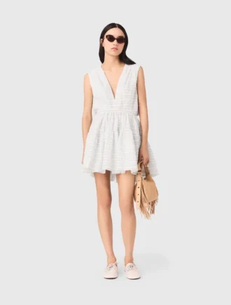 Vestido curto com saia em leque e costas abertas