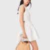Vestido curto com saia em leque e costas abertas