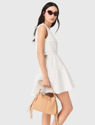 Vestido curto com saia em leque e costas abertas
