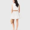 Vestido curto com saia em leque e costas abertas