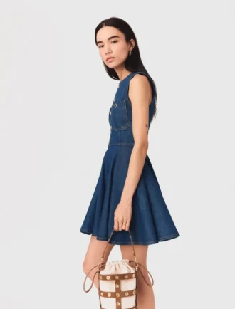 Vestido curto de ganga com corte evasê