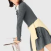 Vestido curto de malha com gola com contas