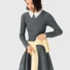 Vestido curto de malha com gola com contas