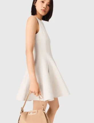 Vestido curto de tweed com corte evasê