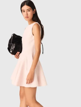 Vestido curto de tweed com corte evasê