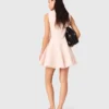 Vestido curto de tweed com corte evasê