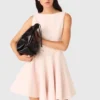 Vestido curto de tweed com corte evasê
