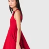 Vestido curto e evasê em mistura de linho