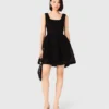 Vestido curto em malha canelada com bordados