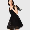 Vestido curto em malha canelada com bordados