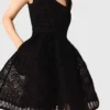 Vestido curto em malha canelada com bordados