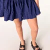 Vestido curto plissado com efeito acetinado