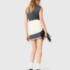 Vestido de corte ajustado com efeito em camadas
