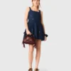 Vestido de ganga bordado com corte evasê