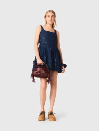 Vestido de ganga bordado com corte evasê