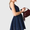 Vestido de ganga bordado com corte evasê