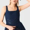 Vestido de ganga bordado com corte evasê