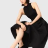 Vestido em tafetá de materiais mistos