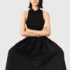 Vestido em tafetá de materiais mistos