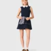 Vestido evasê com acabamento contrastante