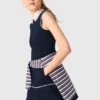 Vestido evasê com acabamento contrastante