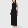 Vestido maxi com gola joia