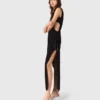Vestido maxi com gola joia