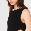 Vestido maxi com gola joia