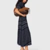 Vestido maxi com padrão esvoaçante