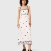 Vestido maxi com recortes bordados