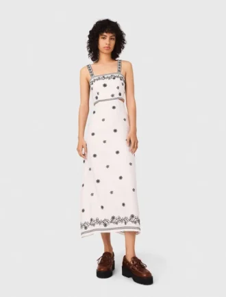 Vestido maxi com recortes bordados
